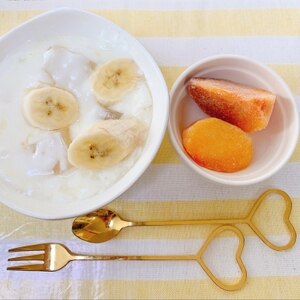 杏仁豆腐と柿とバナナのヨーグルト